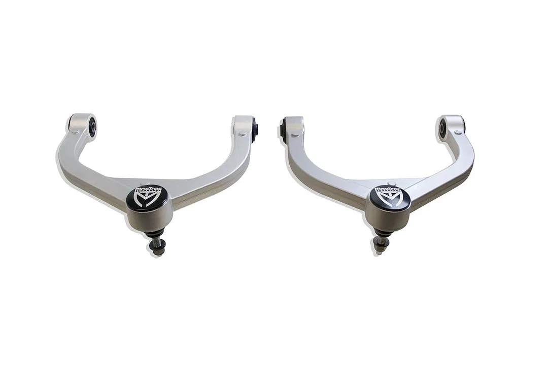 352700 – MAXTRAC Control Arm, Boxed Non Adjustable Silver Forged Aluminum With Uniball Ball Joints Set Of 2